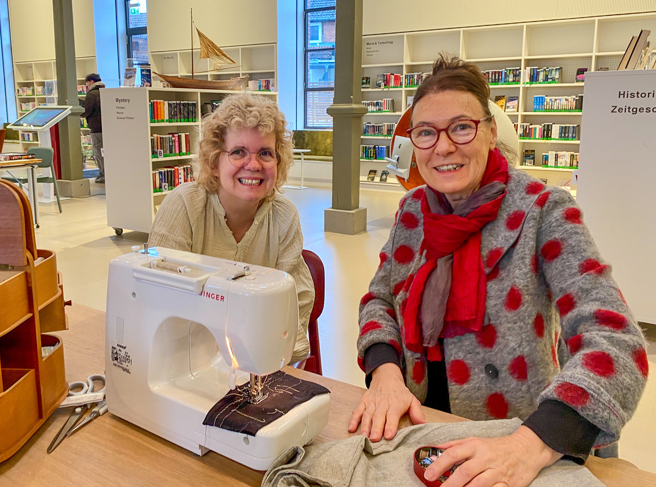 Du betrachtest gerade Im Repair-Café Lauenburg surren Nähmaschinen für langlebige Mode